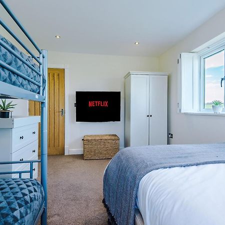 "Woodlands" By Greenstay Serviced Accommodation - Luxury 3 Bed Cottage In North Wales With Stunning Countryside Views & Parking - Close To Glan Clwyd Hospital - The Perfect Choice For Contractors, Business Travellers, Families And Groups Bodelwyddan Exterior foto