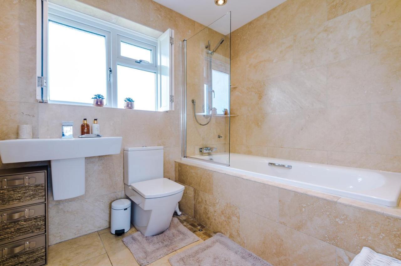 "Woodlands" By Greenstay Serviced Accommodation - Luxury 3 Bed Cottage In North Wales With Stunning Countryside Views & Parking - Close To Glan Clwyd Hospital - The Perfect Choice For Contractors, Business Travellers, Families And Groups Bodelwyddan Exterior foto