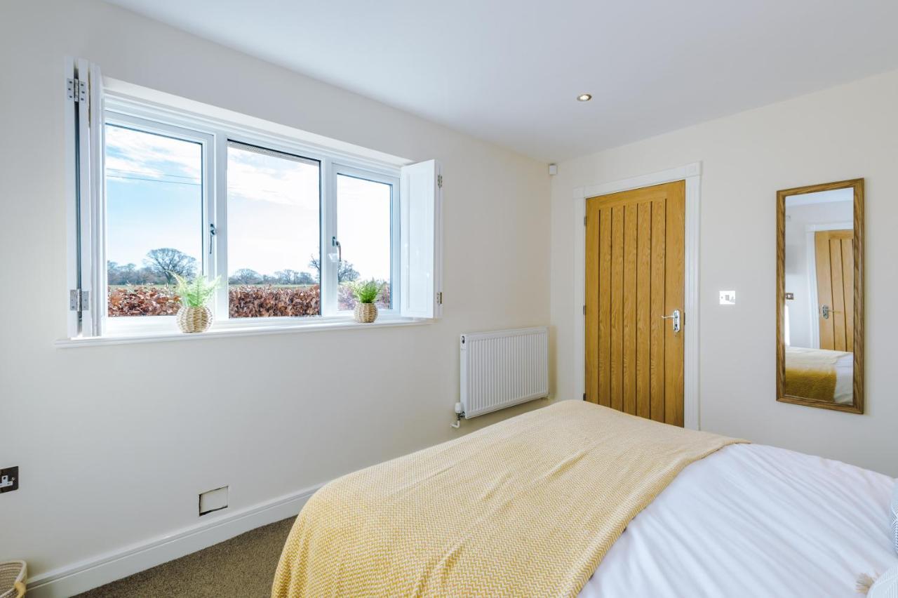 "Woodlands" By Greenstay Serviced Accommodation - Luxury 3 Bed Cottage In North Wales With Stunning Countryside Views & Parking - Close To Glan Clwyd Hospital - The Perfect Choice For Contractors, Business Travellers, Families And Groups Bodelwyddan Exterior foto